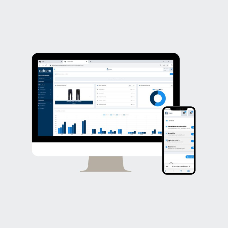 Medewerker aan het werk in Kledingmanagementsysteem ADAMM van De Haan Bedrijfskleding & Techniek